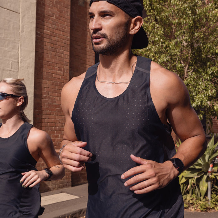 2XU Light Speed React Singlet | Black / Black Reflective | Mens